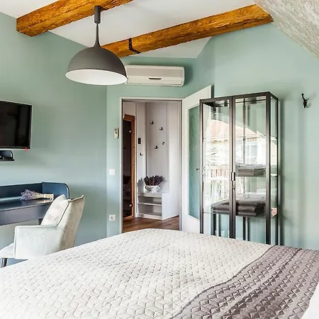 Harmonia Erkellyel Es Szaunaval Balatonfüred