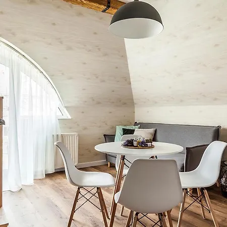 Harmonia Erkellyel Es Szaunaval *