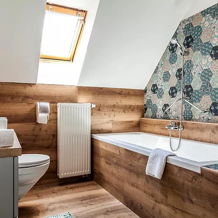 Lägenhet Harmonia Erkellyel Es Szaunaval *